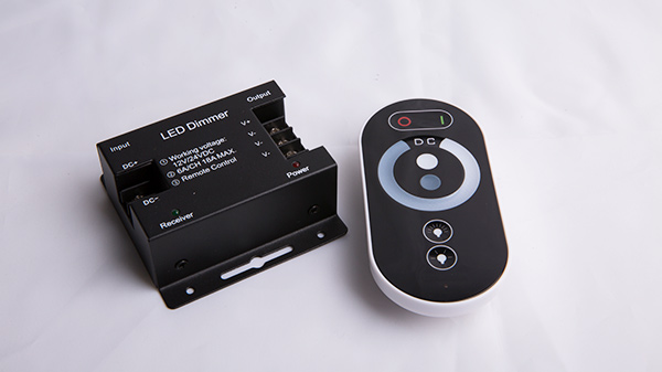 led控制器系統(tǒng)如何解決led調(diào)光控制的痛點(diǎn)？